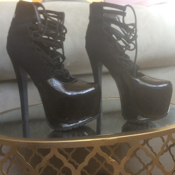 Black lace up platform heels - Picture 2 of 4